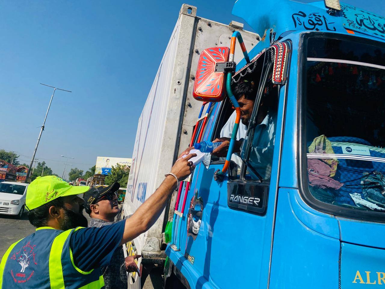 Hamza Baig Welfare Aids Stranded Travelers Third Consecutive Day3