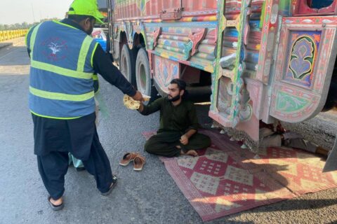 Hamza Baig Welfare Continues Feeding Homeless Guests of Jhelum4