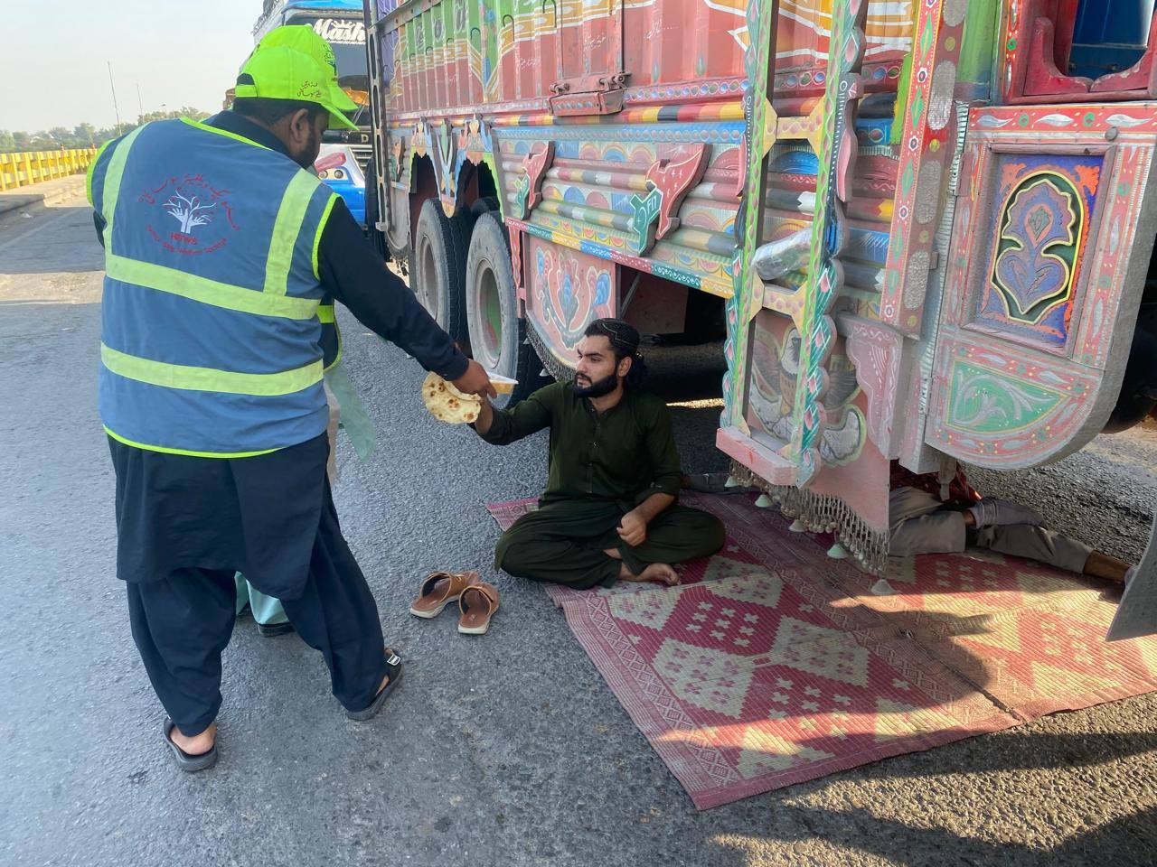 Hamza Baig Welfare Continues Feeding Homeless Guests of Jhelum4