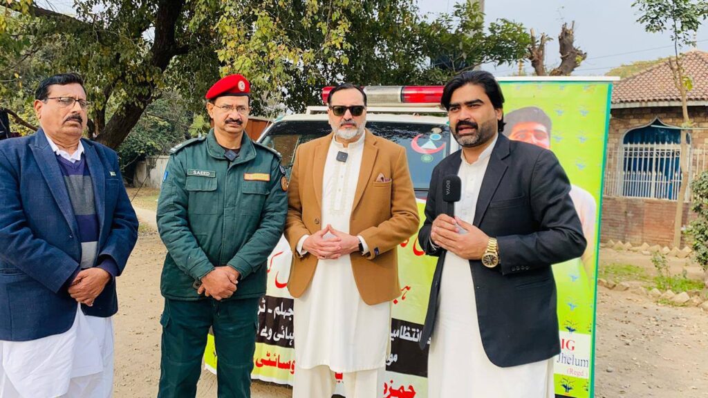 Rescue 1122 & Hamza Baig Welfare Society Install Reflectors on Tractor Trolleys to Prevent Fatal Accidents1